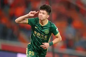 浙江绿城客场2比4不敌山东泰山，梅开二度的王钰栋登顶中超射手榜图片