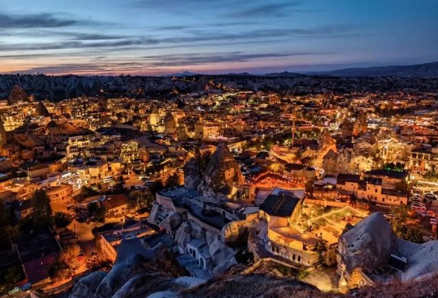 在华为Mate X7上	，瞥见折叠屏进化的终极答案