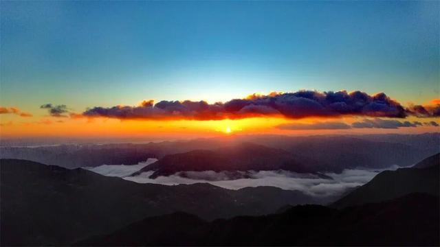 日出云海齐上阵！冬日的楚雄，美成了仙境