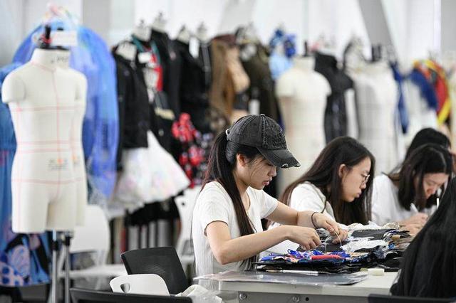 海南封关！121万家企业已前往淘金	，普通人有哪些机会？