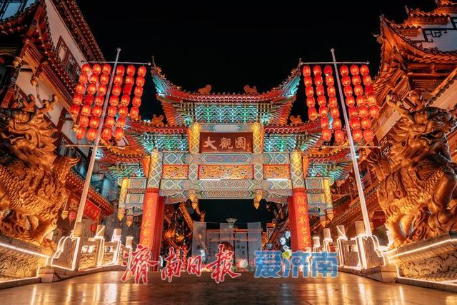 一年四季 泉在济南丨济南大观园：华灯初上，古韵新辉共交融