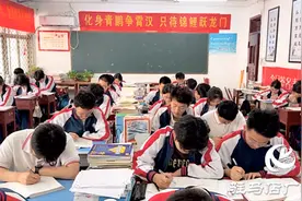 磨剑十年试锋芒 驻马店一高师生吹响高考冲刺号角图片