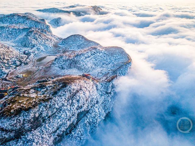 重庆南川：云海与雪景同框，开启冬日仙境模式