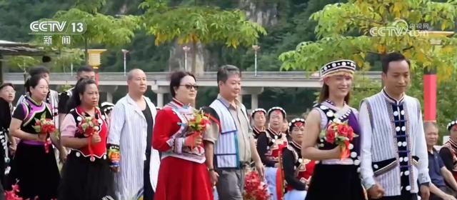七夕仪式感满满！各地迎来结婚登记小高峰 特色登记点成为浪漫打卡地