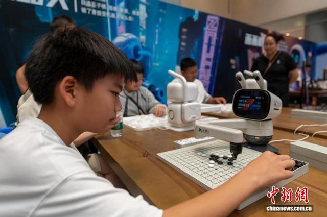 浙江金华：体验科技魅力 乐享暑期生活
