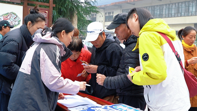 重阳登高赏红叶！这座山被河南交通广播听众的热情点燃！