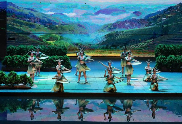 贵州龙里：多元业态迎客来 避暑旅居成热门
