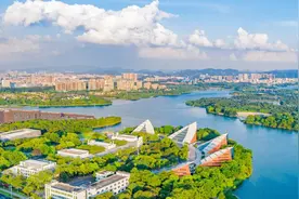 国庆假期“湾区大号地铁”又“爆”了！快来打卡松山湖景点→图片