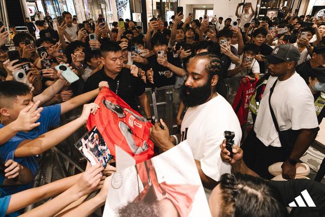 图集｜篮球迷狂欢！NBA球星哈登空降佛山禅城