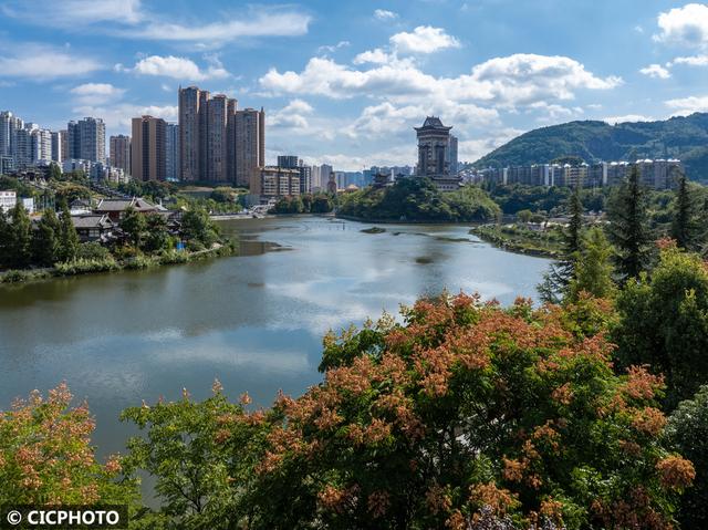 秋日城市风光