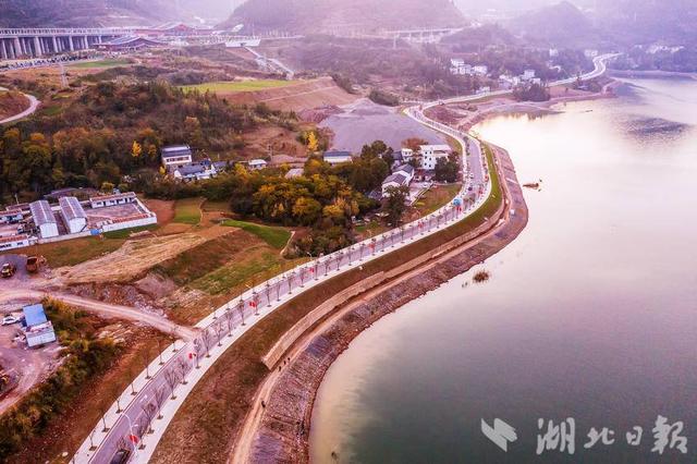 巴东神农湖：一幅自然天成的绝美画卷