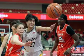 四川女篮挺进WCBA季后赛四强图片