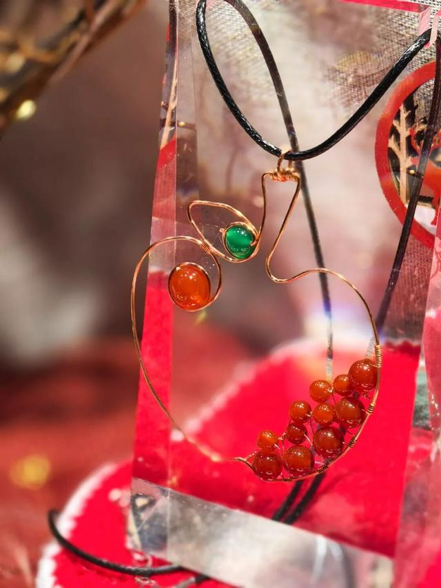 氛围感拉满！金虹桥商场化身“苹果小镇”