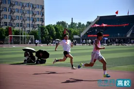 西安石油大学第四十三届田径运动会闭幕图片