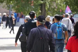 70岁以上老人独立跟团游“困难重重”？这些限制该破吗图片