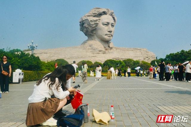秋游时刻丨在橘子洲头，我用相机写了一封秋日情书