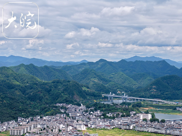 新安江山水画廊夏日风光好