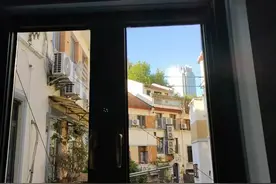 家里又亮又热需一直拉上窗帘，玻璃幕墙光污染困扰怎么解？图片