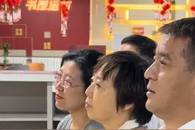 自家墙上的奖状，夸赞的却是“别人家的孩子”？图片