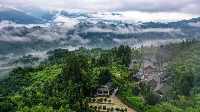 【高质量发展调研行】推窗见云海 枕山风入梦——梵净山下民宿集群崛起
