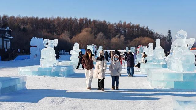 冰湖腾鱼·雪塑匠心：吉林冰雪的文化盛宴与经济蝶变