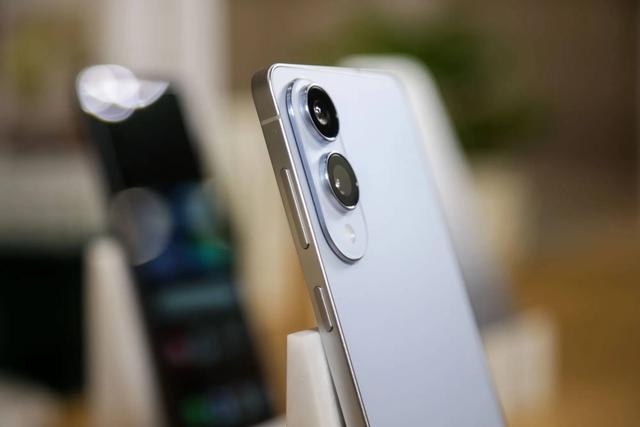 iPhone Air 不会像 iPhone mini 那样死去｜硬哲学