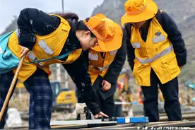铁路“娘子军”：柔肩担重任，守护铁路安全线图片