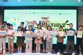 穿越书页的奇幻之旅，海峡少年小记者团和“爱丽丝”趣游城市秘境图片