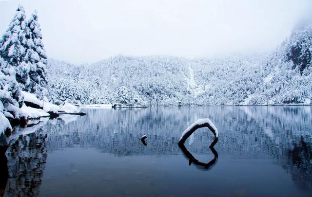 秋日雪景 | 雪后的螺髻山到底有多美?快来看!
