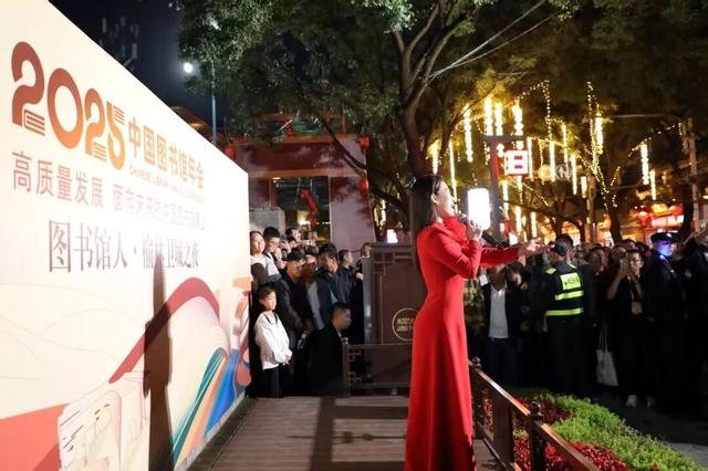 国内外3000余名图书馆人点亮榆林卫城之夜