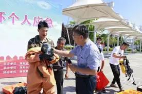 海阳市组织开展个人应急防护器具穿戴竞赛图片