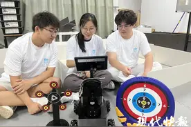 南工大师生为中学生上思政课，用智能科普启发创新思维图片