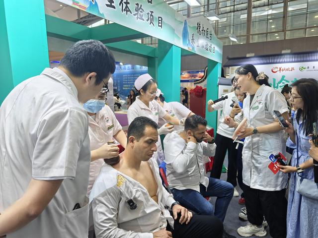 羊晚携手省中医院打造“岭南养生局”，国际旅游大咖体验中医养生