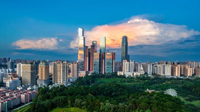 被霸总剧带火的华南城市，太野了