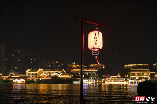 夜游常德河街，我竟成了《常德往事》的一部分