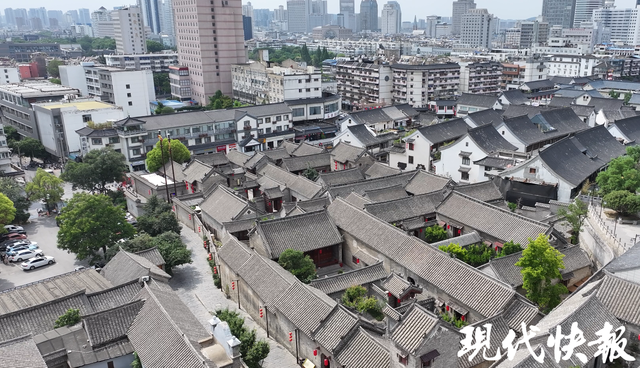 读城｜历史学者纪连海打卡户部山，他说在这里可以坐下来享受生活