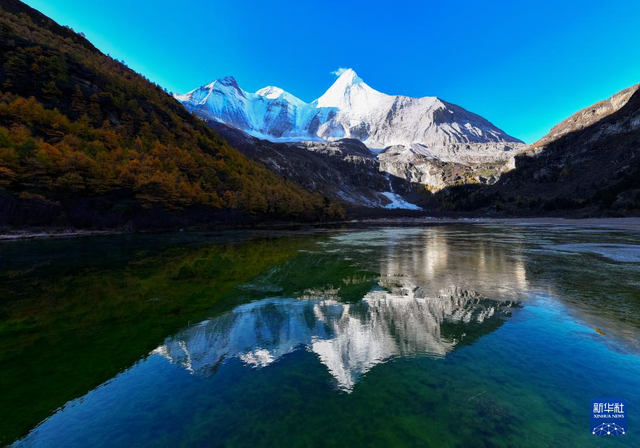 美丽中国丨穿越冰峰 遇见稻城亚丁