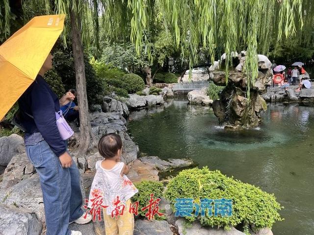 一年四季 泉在济南丨降雨过后月牙泉喷涌欢畅 再现“月牙飞瀑”美景
