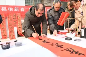 济源下冶镇开展义写春联送祝福文明实践活动图片