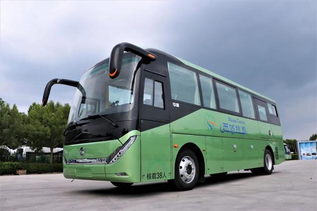 当“绿色动力”邂逅“丝路文化”！中通H9E纯电动旅游客车赋能新疆文旅融合发展