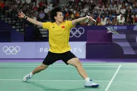 难撼世界第一，何冰娇羽毛球女单摘银图片