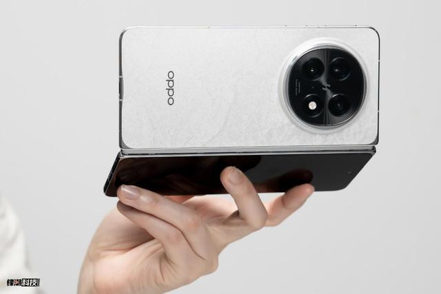 折叠屏交互革新，OPPO Find N5带来更高效的使用体验