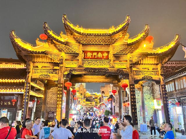 “以文兴业绘‘黔’景”｜中南门历史文化旅游街区：一抹茶香点画文旅融合新图景