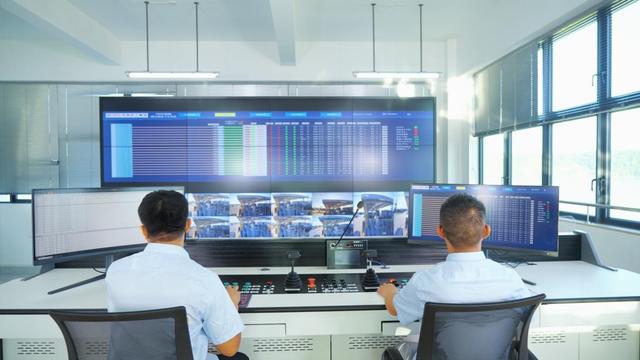 船舶“翻堤越坝”下水 我国首套集成式反拉滑道系统试验成功