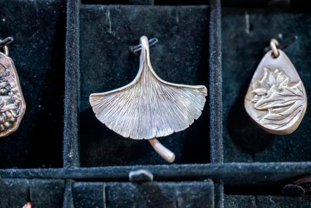 好景成双，来定慧寺巷邂逅小确“杏”