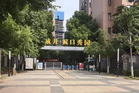 极目帮办丨部分业主质疑小区动用公共维修基金，业委会解释“走的是绿色通道”图片