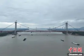 G3铜陵长江公铁大桥主桥顺利合龙图片