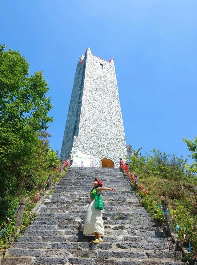 青睐绵阳 ‖ 冲！九皇山打卡领奖牌倒计时不足1个月，彩林秘境同步来袭，赶紧冲！