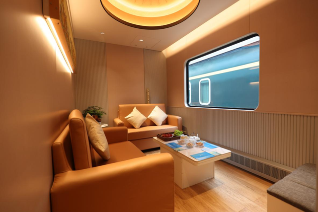 邯郸开行全景观光列车！