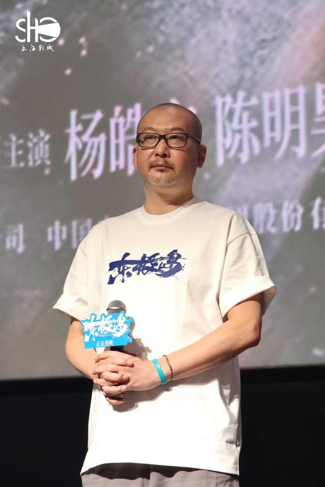 朱一龙吴磊现身上海影城